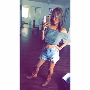 Meet your Posher, Adriana